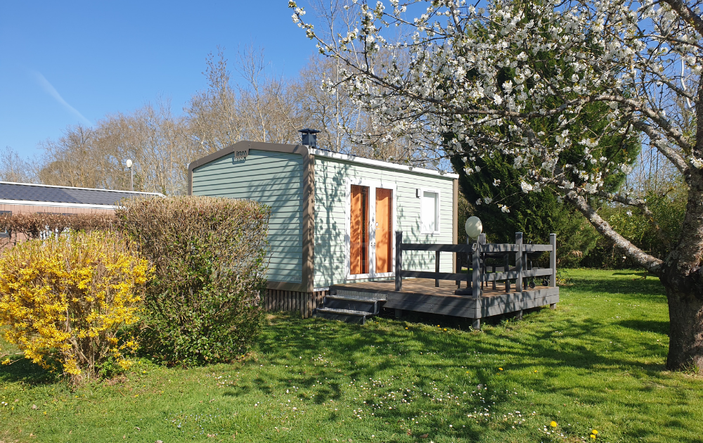 Réserver un mobil-home en Côte-d'Or au bord du canal de Bourgogne – Camping avec piscine Vert Auxois